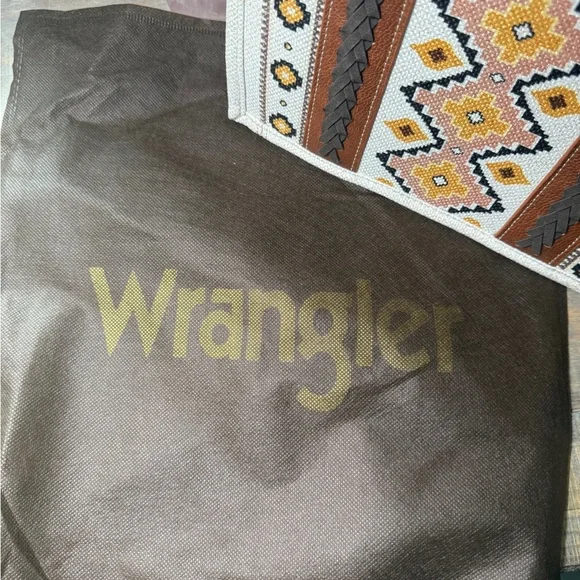 Wrangler Aztec-Pattern Tote in Cream, Brown and Yellow - Picture 7 of 9